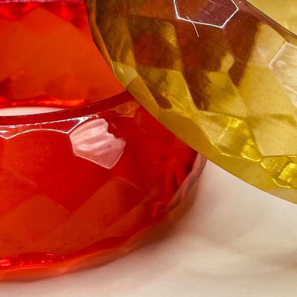 Rich Olive Green Faceted Acrylic Bracelet - Picture 10 of 16